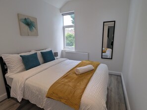 4 bedrooms, iron/ironing board, free WiFi, bed sheets