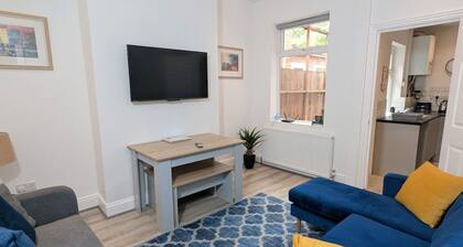 Contractors 4BR Home, Newly Refurb, Nr Centre