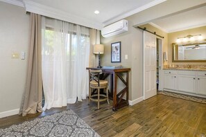 Deluxe Condo, Air conditioning, Garden View