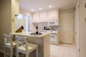 Comfort Condo, Garden View | Private kitchen | Espresso maker, coffee/tea maker, electric kettle