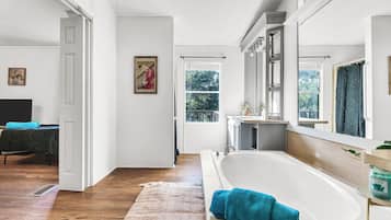 5 slaapkamers, een strijkplank/strijkijzer, gratis wifi, beddengoed