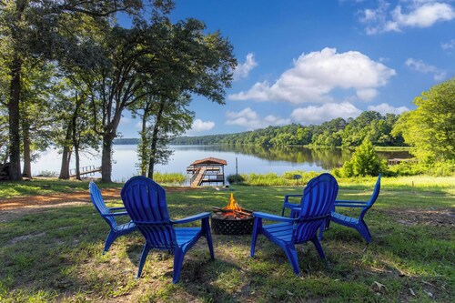 Lake Palestine Homes ideal for Retreat & Events-accommodate 20+ gather 40+