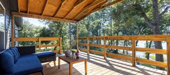 Lake Palestine Homes ideal for Retreat & Events-accommodate 20+ gather 40+