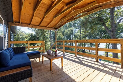 Lake Palestine Homes ideal for Retreat & Events-accommodate 20+ gather 40+