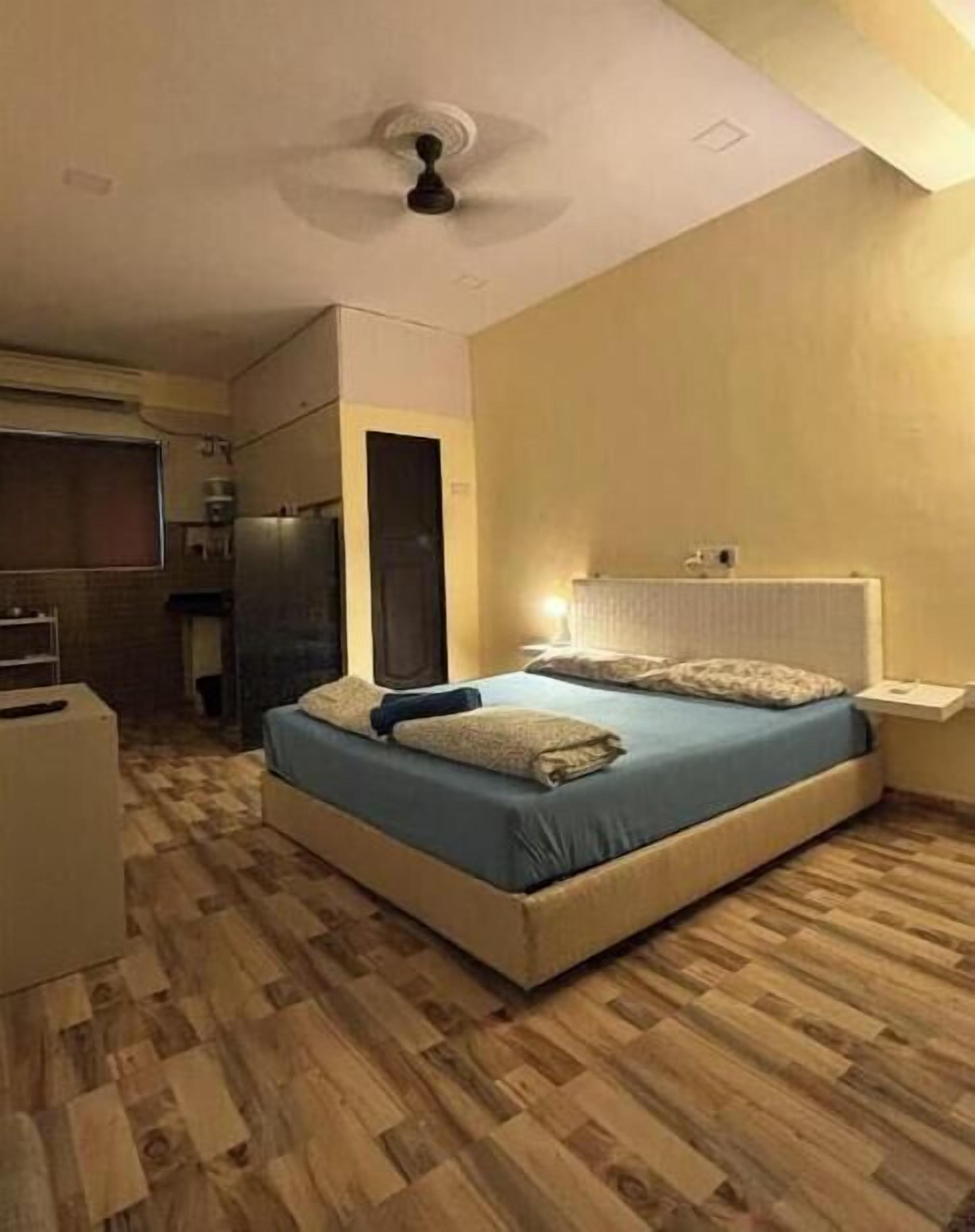 1 bedroom, internet, bed sheets