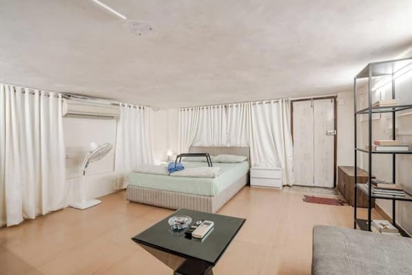 1 habitación, acceso a internet y ropa de cama