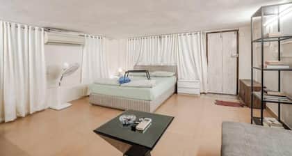 Quaint studio in Bandra W. Pali Hill