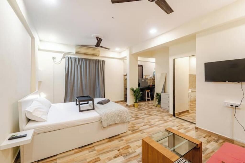 1 多间卧室、上网接入、床单