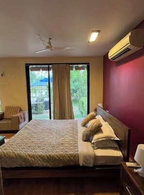 4 bedrooms, internet, bed sheets