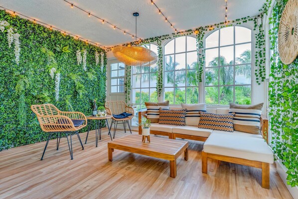 TV - Fox Garden Luxury Boho Near Downtown & Beach (Fort Lauderdale)