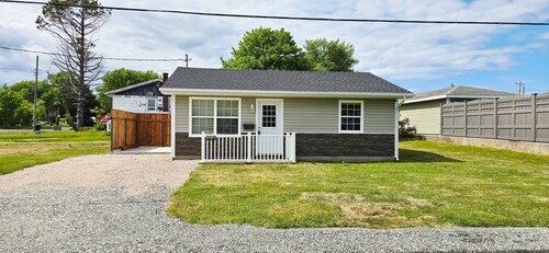 Maxwell House - Entire House on Quiet Street!