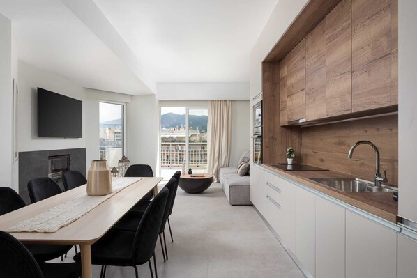 Dining - Athens Luxury Ethereal View (Zografou)