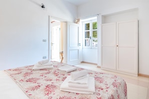 3 bedrooms, bed sheets, wheelchair access