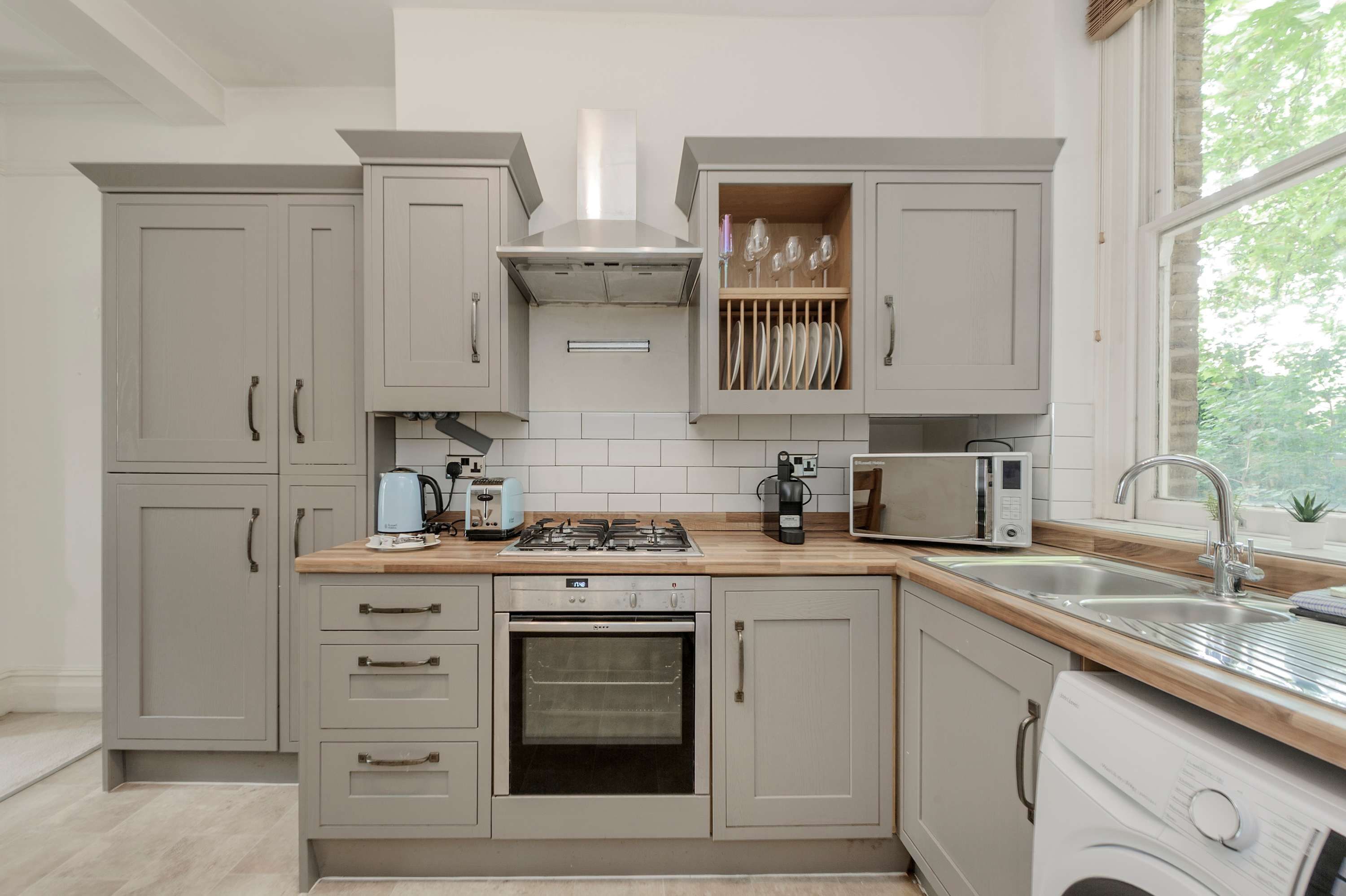 2 عدّة غرف نوم وخدمة الإنترنت