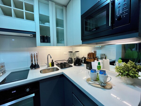 Apartemen Mewah, balkon | Dapur pribadi