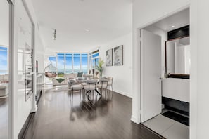 Premium Apartment | Dining