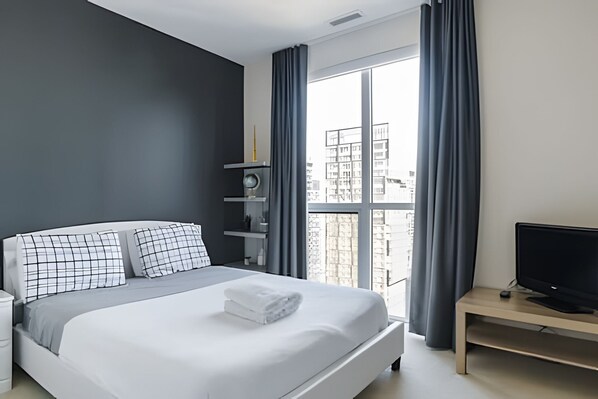 Elite Apartment | Frette Italian sheets, premium bedding, individually decorated