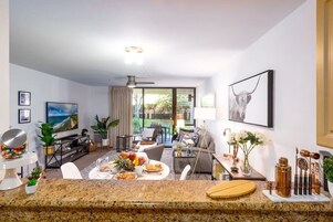 Comfort-Apartment, Gartenblick | Wohnbereich | Smart-TV, Netflix, Streaming-Dienste