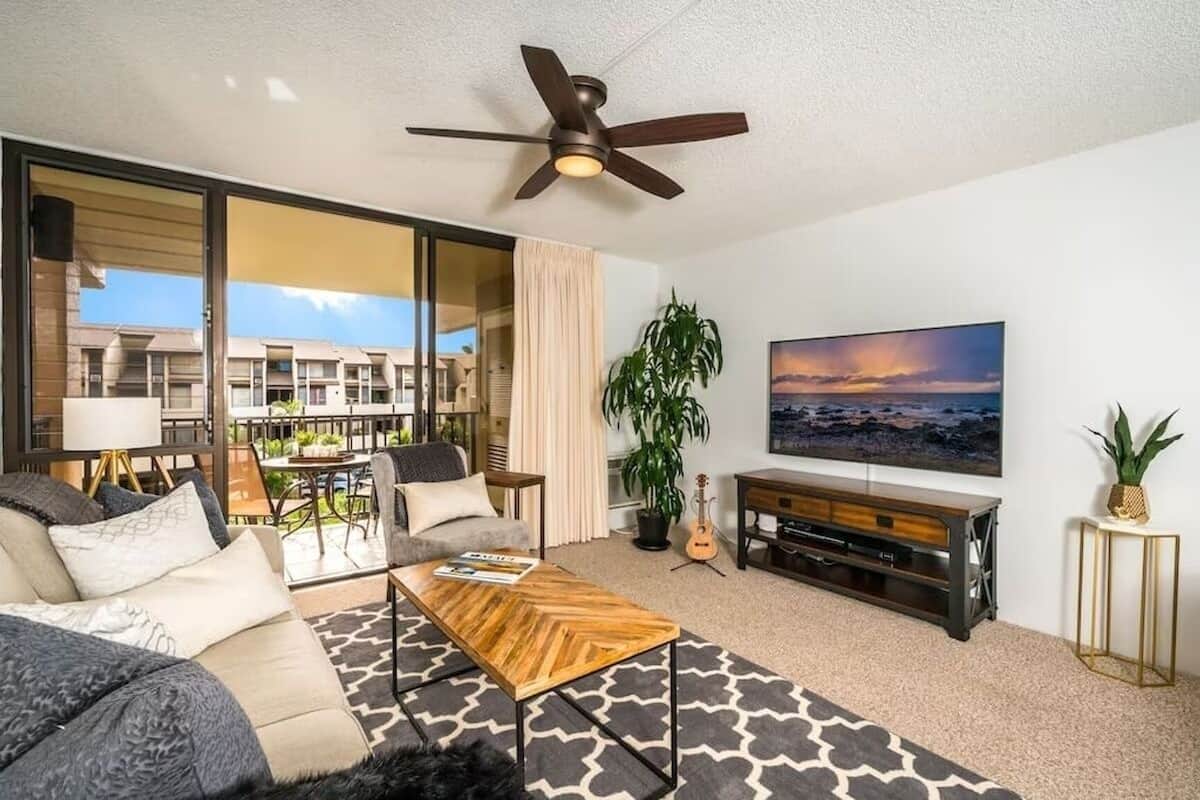 Deluxe-Apartment, eingeschränkter Meerblick | Wohnbereich | Smart-TV, Netflix, Streaming-Dienste
