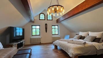 6 bedrooms, iron/ironing board, WiFi, bed sheets