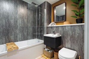 Sèche-cheveux, serviettes fournies