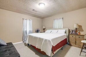 Iron/ironing board, WiFi, bed sheets