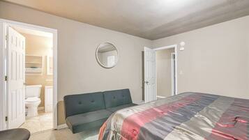 3 slaapkamers, een strijkplank/strijkijzer, wifi, beddengoed