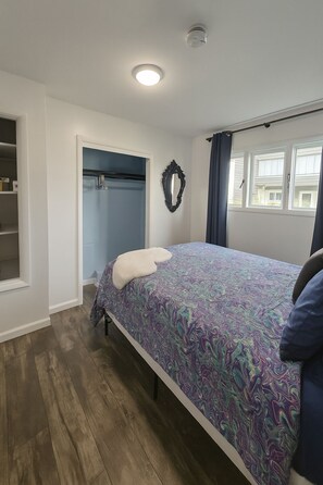 2 quartos, acesso à internet, roupa de cama