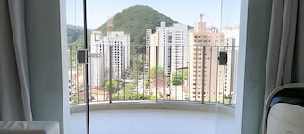 Stylish apartment 200m from Pitangueiras Beach!