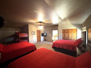5 bedrooms, WiFi, bed sheets