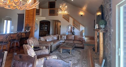 Cozy Mountain Retreat