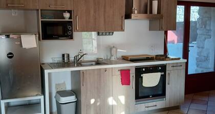 Logement indépendant éco rénové en ArdÚche méridionale dans petit hameau