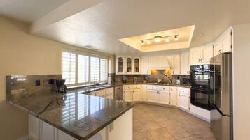 Mikrowelle, Ofen, Herdplatte, Geschirrspüler