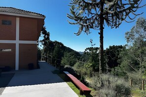 Property grounds - Saint Louis | Charming suite 4 minutes from the center (Campos do Jordão)