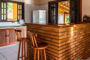 Fridge, microwave, oven, coffee/tea maker