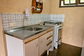 雪櫃、微波爐、焗爐、廚房用具/餐具/器皿