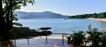 Dream Bungalow with Hot Tub on Curral Beach