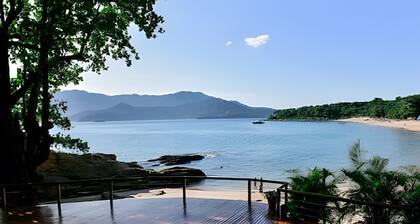Exclusive Bungalow with Hot Tub and Sea View