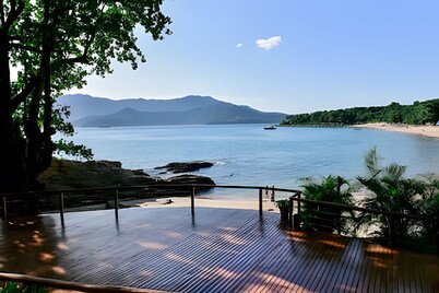 Exclusive Bungalow with Hot Tub and Sea View