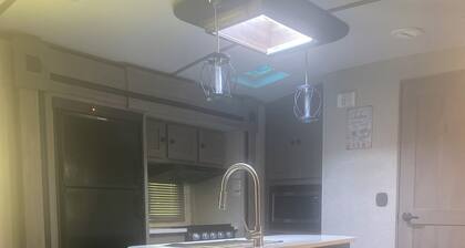 Cozy 2 bedroom Camper in Mill Hall near Fishing Creek, class A wild trout waters