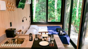 1 bedroom, bed sheets