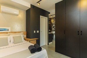 WiFi, bed sheets