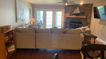 Télévision, cheminée