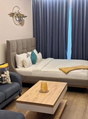1 quarto, acesso à internet, roupa de cama