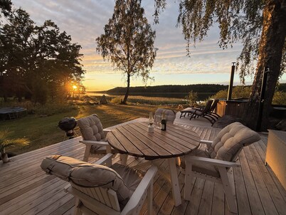 Unique Island Escape on Lake Roxen with Stunning Panorama Views, boat included
