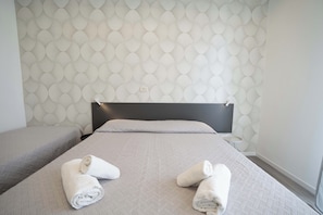 In-room safe, desk, soundproofing, free WiFi