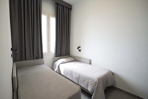 Suite – superior, balkong, sjøutsikt | Safe på rommet, skrivebord, lydisolert og wi-fi (inkludert)