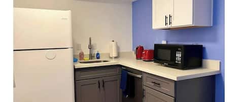 Microwave, dishwasher