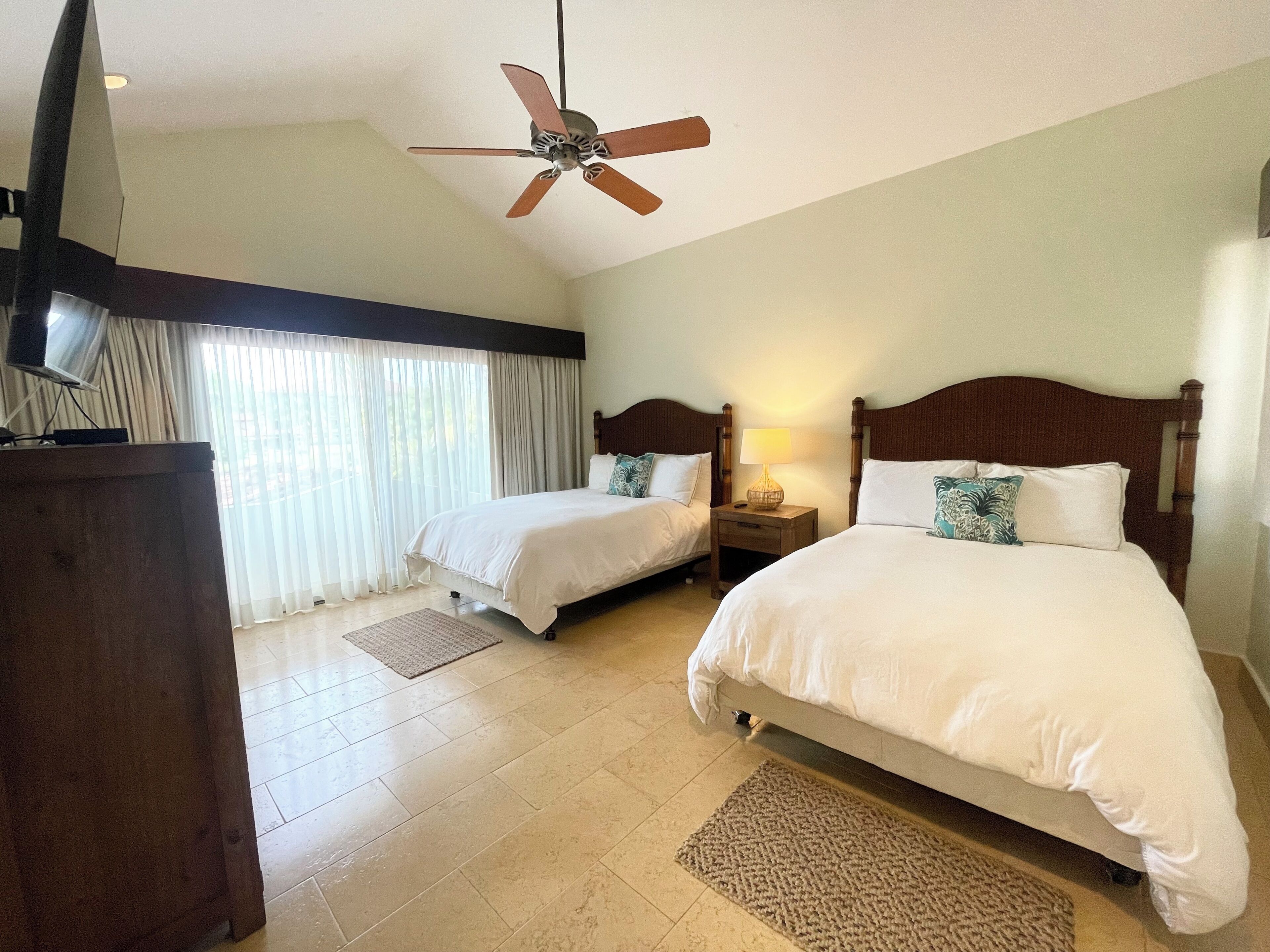 4 bedrooms, iron/ironing board, internet, bed sheets