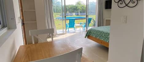1 bedroom, desk, WiFi